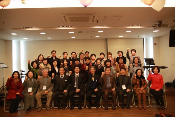 지난 주일(11월 24일) 인천 5분전도 1기 수료예배에 32명의 수료자들이 참석해 ‘복음 전하는 삶을 살 것’을 결단했다.