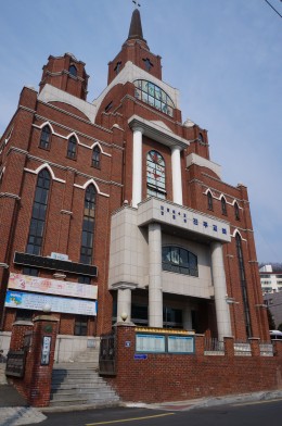 진주 지역 첫 기독교회인 진주교회의 현재 모습
