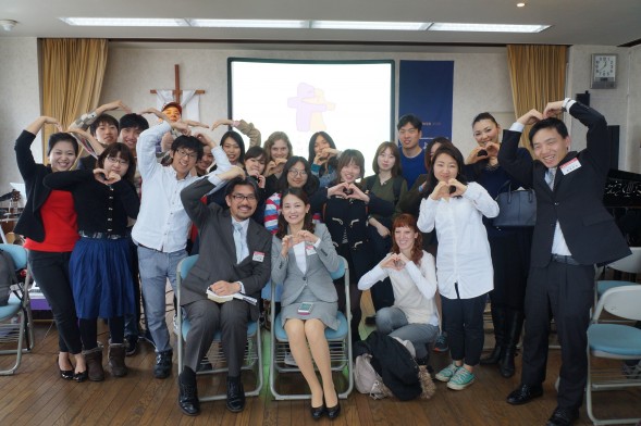 교토 온누리교회 야마나카 목사 부부와 성도들