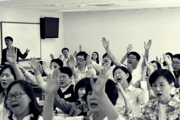 후원사역부의 기도모임.