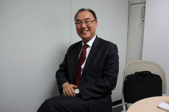 최성완 장로(이수 공동체)가 활짝 웃고 있다.